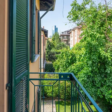 Exclusive Italian Garden In * Milano